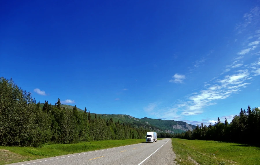 Alaska Highway summer trip. When travel on the Alaska Highway?