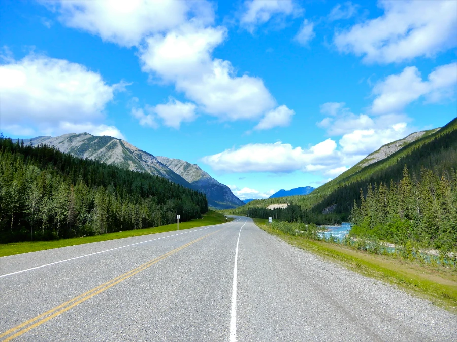 Traveling Alaska Highway in spring. When to travel ALCAN?