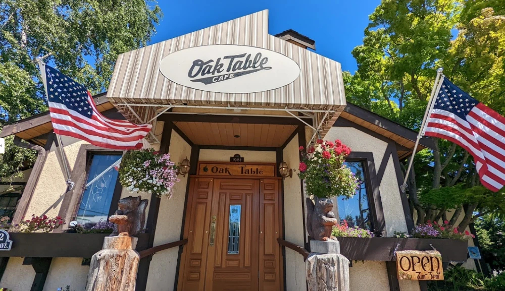 Oak Table Cafe - List of best stops eatery along the Pacific Coast Highway. Cafe & Restaurants list.