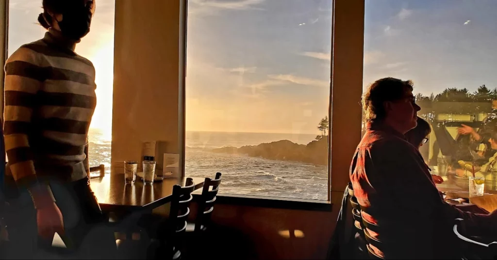 Tidal Raves with beautiful views can be your next restaurant along the Pacific Coast Highway